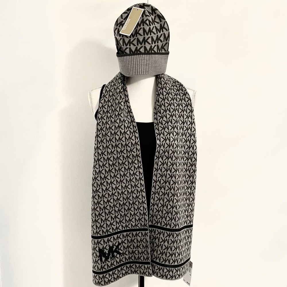 New MICHAEL KORS MK Logo Cuffed Beanie Hat & Scarf Set